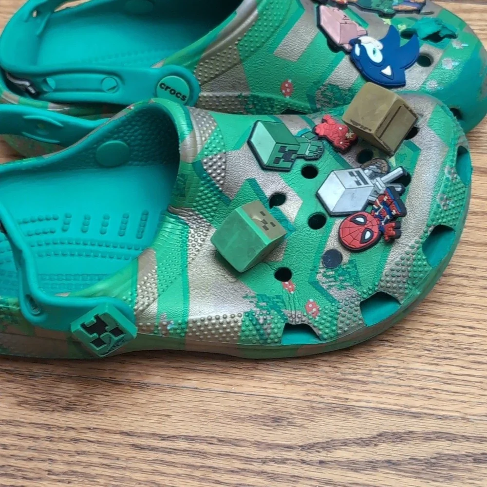 Crocs Minecraft Classic Clogs Unisex Kids J5 Green Bronze Slip On Jibbitz Print